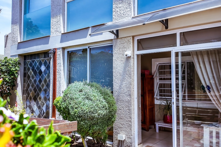 4 Bedroom Property for Sale in Fraaiuitsig Western Cape